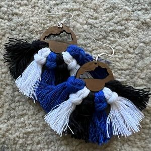 UNIVERSITY OF KENTUCKY WILDCATS macrame earrings